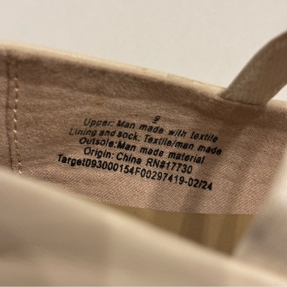 Girls Beige Mary Jane Studded Flats Size 9 - Picture 6 of 6